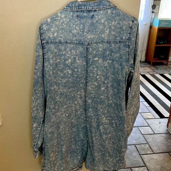 Thin jean shacket - Picture 3 of 4